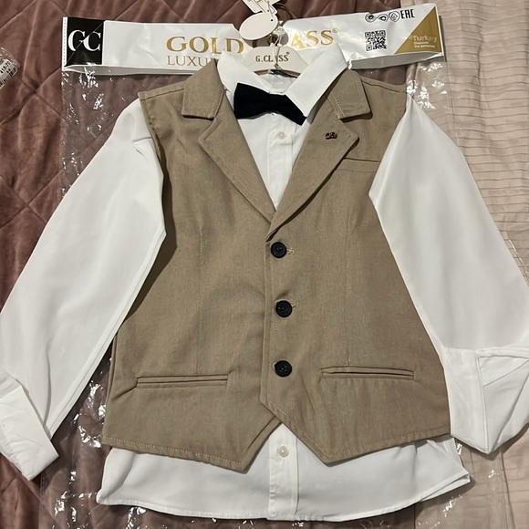 Complete Your Formal Look with the 5-Piece Classic Costume Set. - Picture 3 of 5